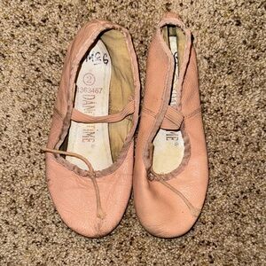 Dance Time girl’s ballet slippers